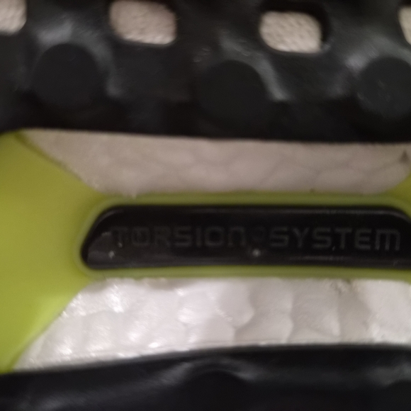 Adidas Men's Black and Green Running Shoes - Picture 13 of 13